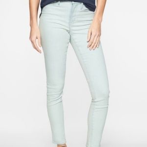 Athleta Jeans Size 8 Glacier Wash Cropped